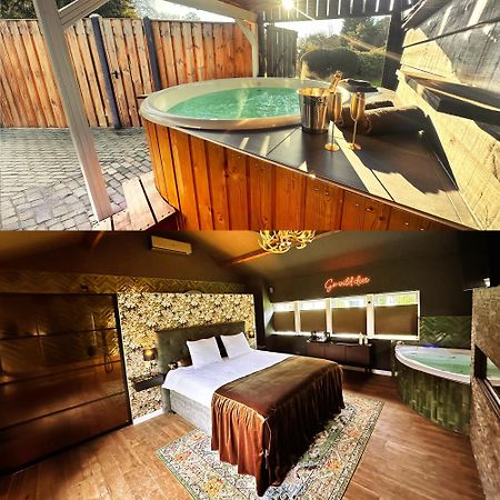 Wellness Tuin - Ultieme Partner Beleving - St Hubertus Suite Met Jacuzzi ,Openhaard, Prive Hottub En Prive Sauna In Jachthut Stijl Хорст Екстериор снимка